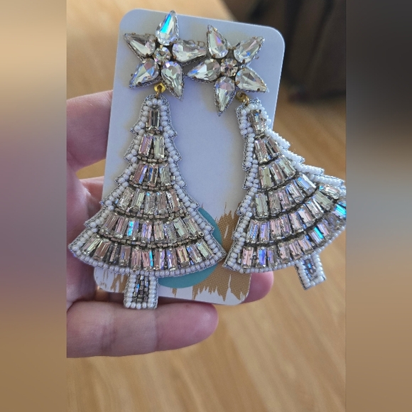 NWT TAYLOR SHAYE CHRISTMAS TREE BEADED EARRINGS  with Cascading Crystals - Picture 1 of 7